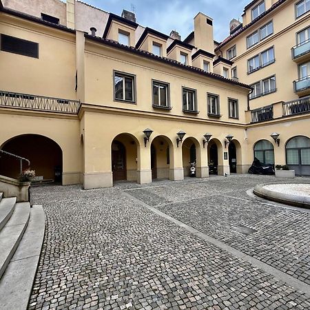 Unique Charles Bridge 2Bdr Apartment. Praha Bagian luar foto