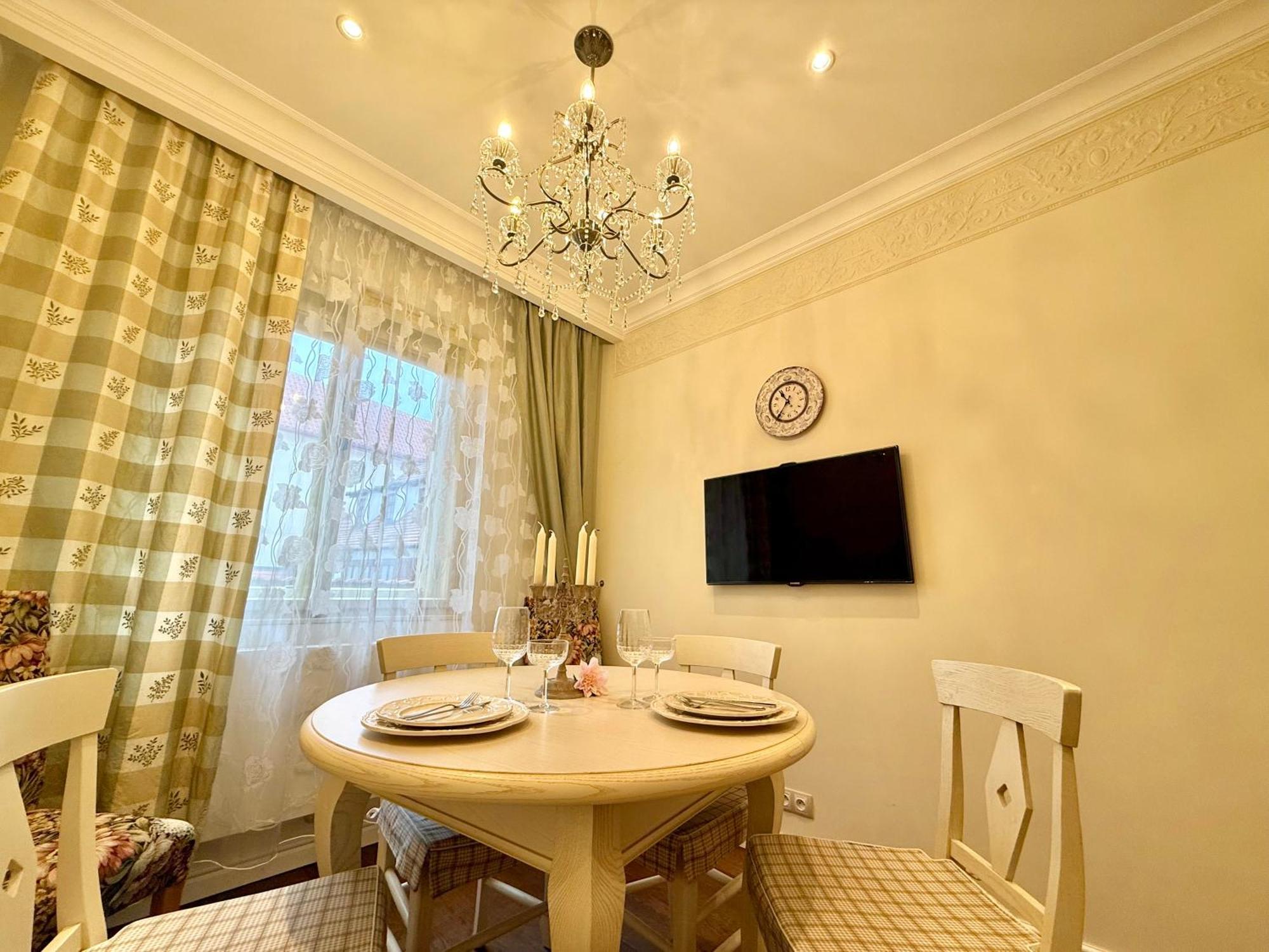 Unique Charles Bridge 2Bdr Apartment. Praha Bagian luar foto