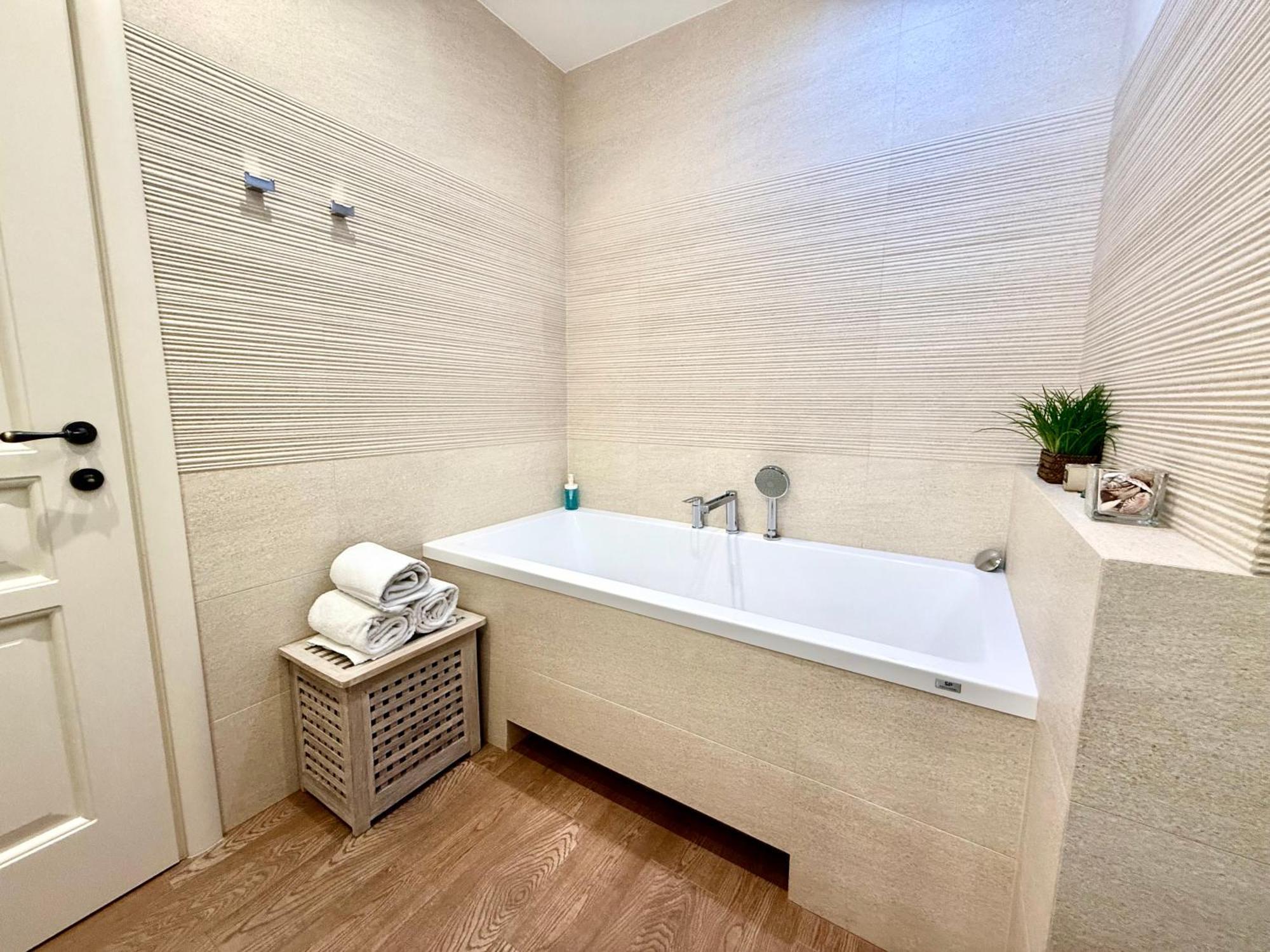 Unique Charles Bridge 2Bdr Apartment. Praha Bagian luar foto