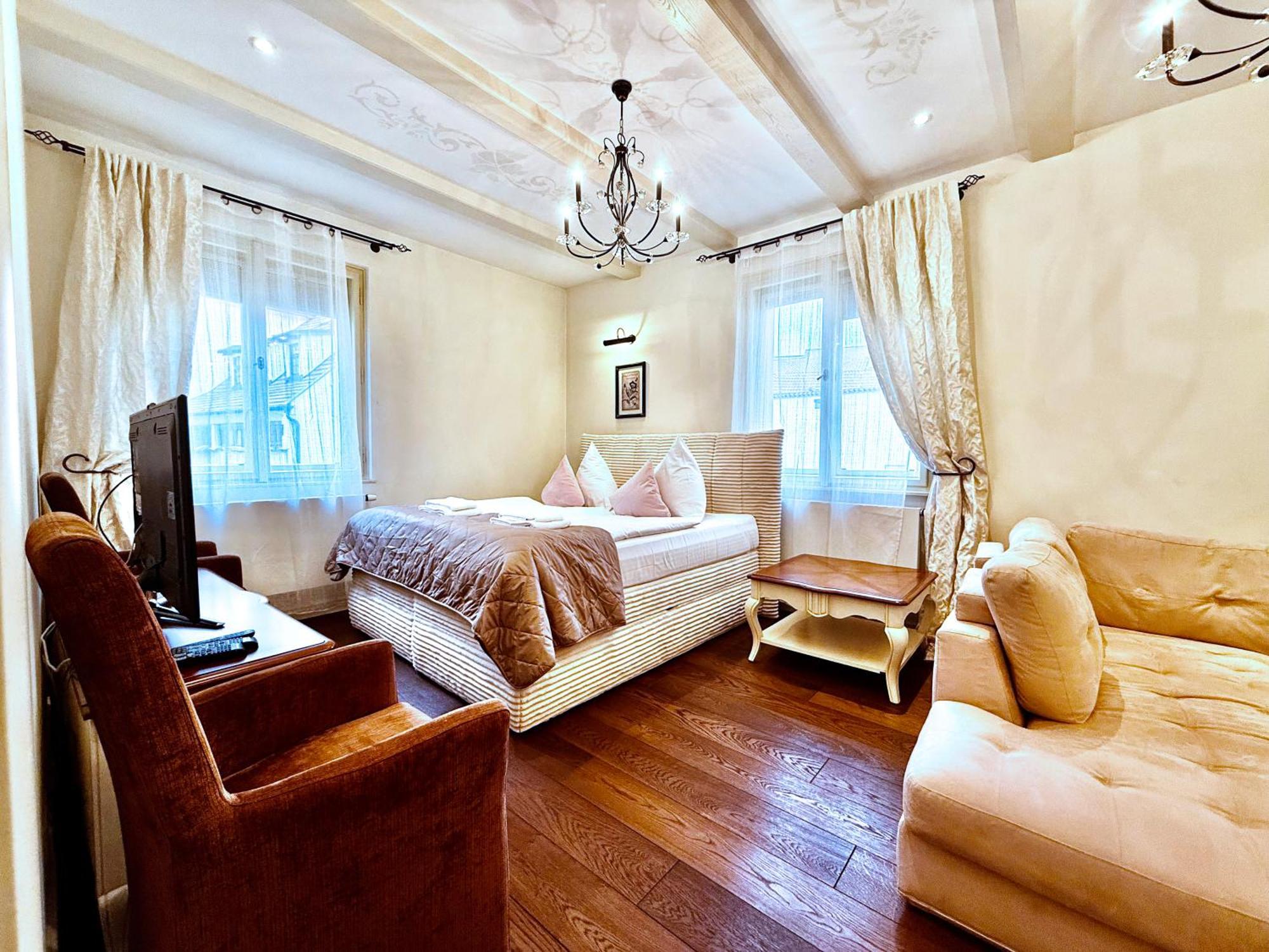 Unique Charles Bridge 2Bdr Apartment. Praha Bagian luar foto
