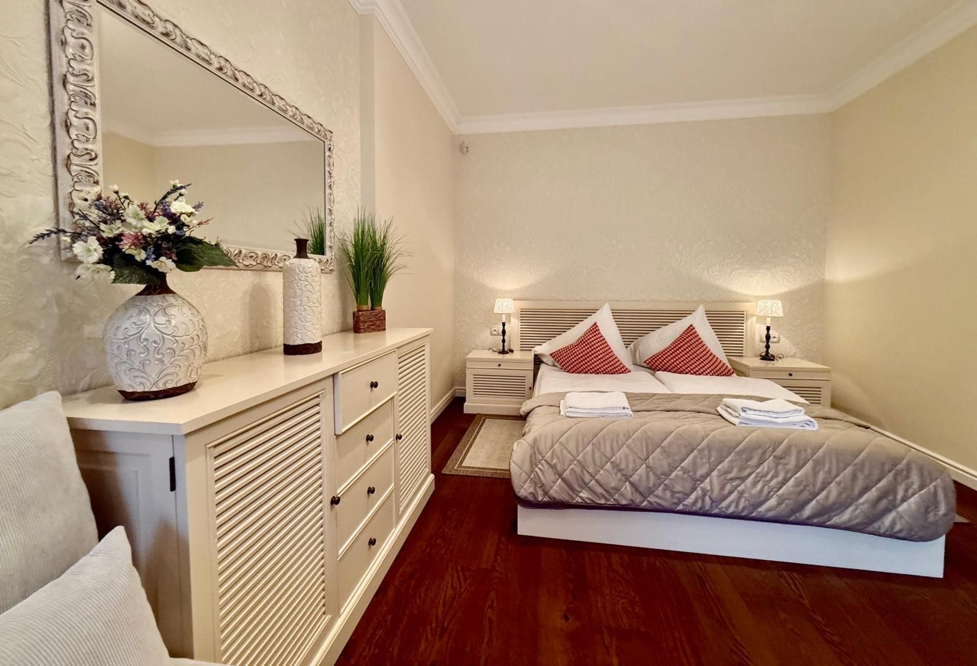Unique Charles Bridge 2Bdr Apartment. Praha Bagian luar foto