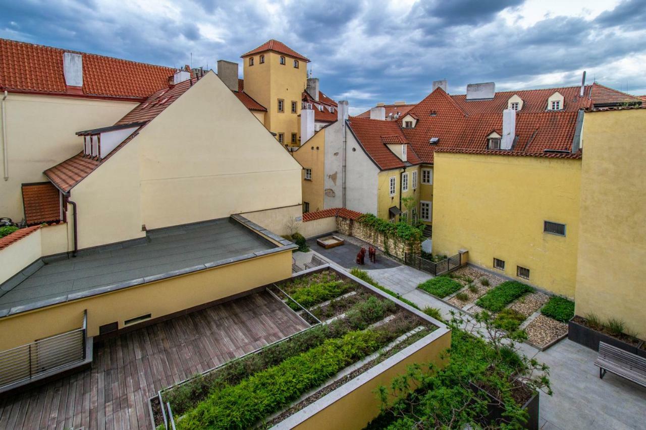 Unique Charles Bridge 2Bdr Apartment. Praha Bagian luar foto