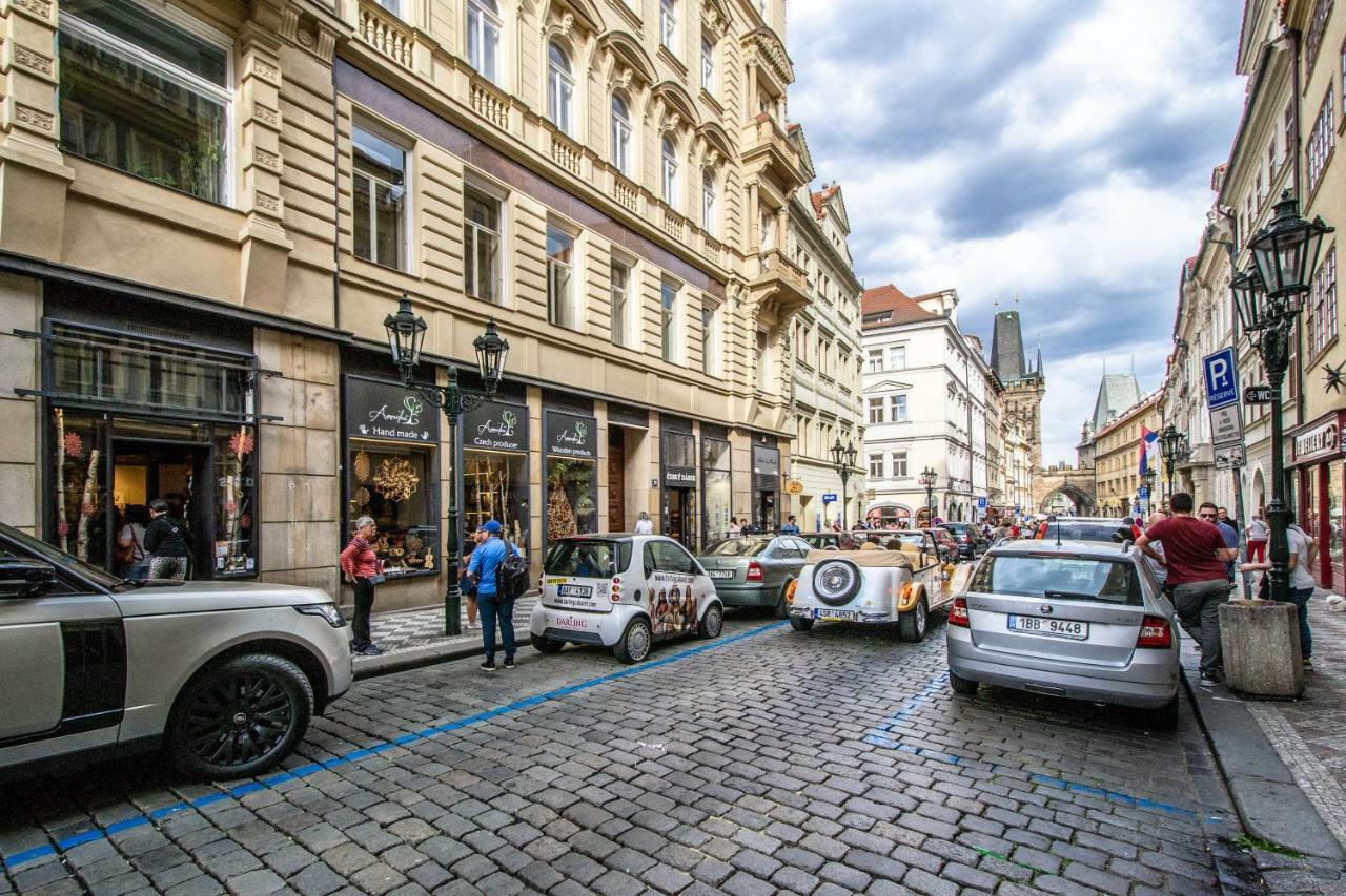Unique Charles Bridge 2Bdr Apartment. Praha Bagian luar foto