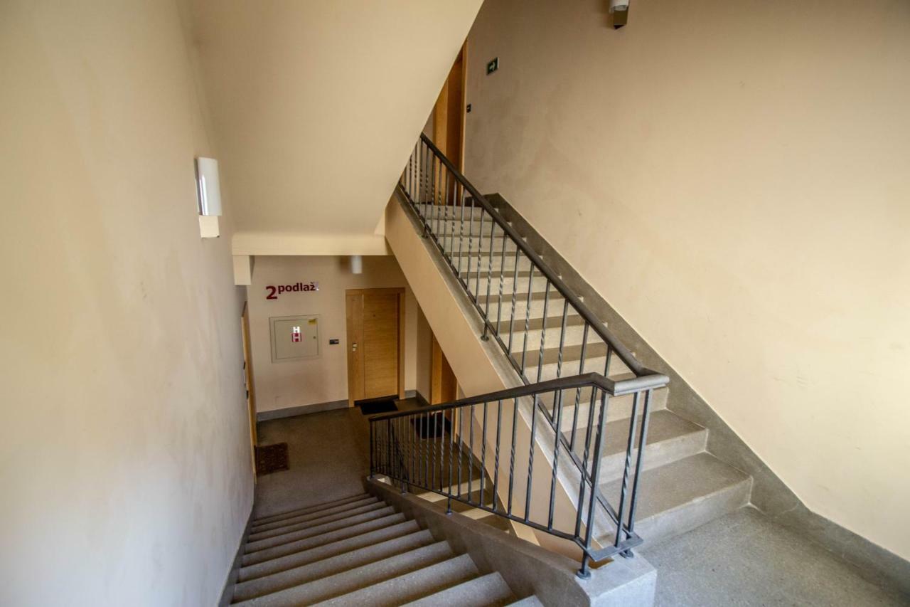 Unique Charles Bridge 2Bdr Apartment. Praha Bagian luar foto