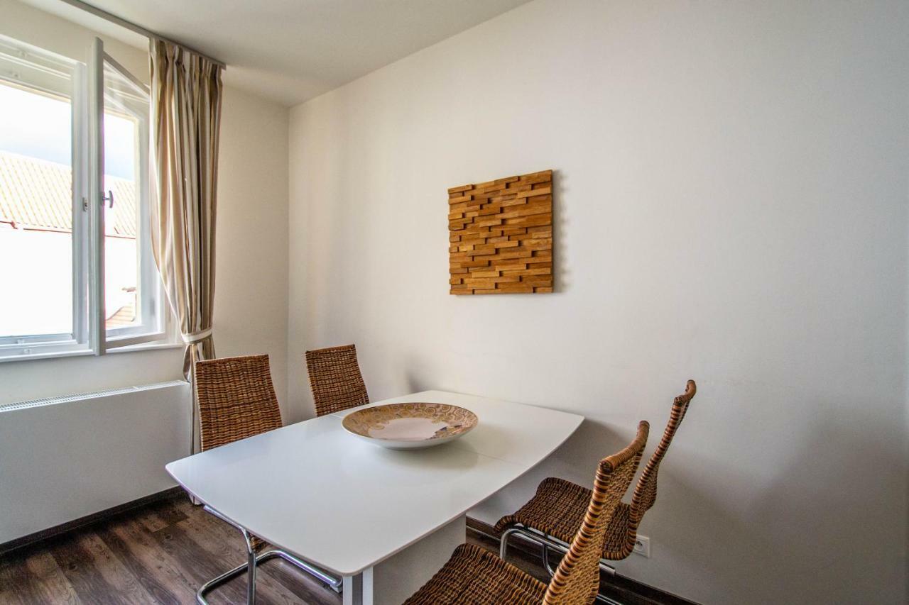 Unique Charles Bridge 2Bdr Apartment. Praha Bagian luar foto