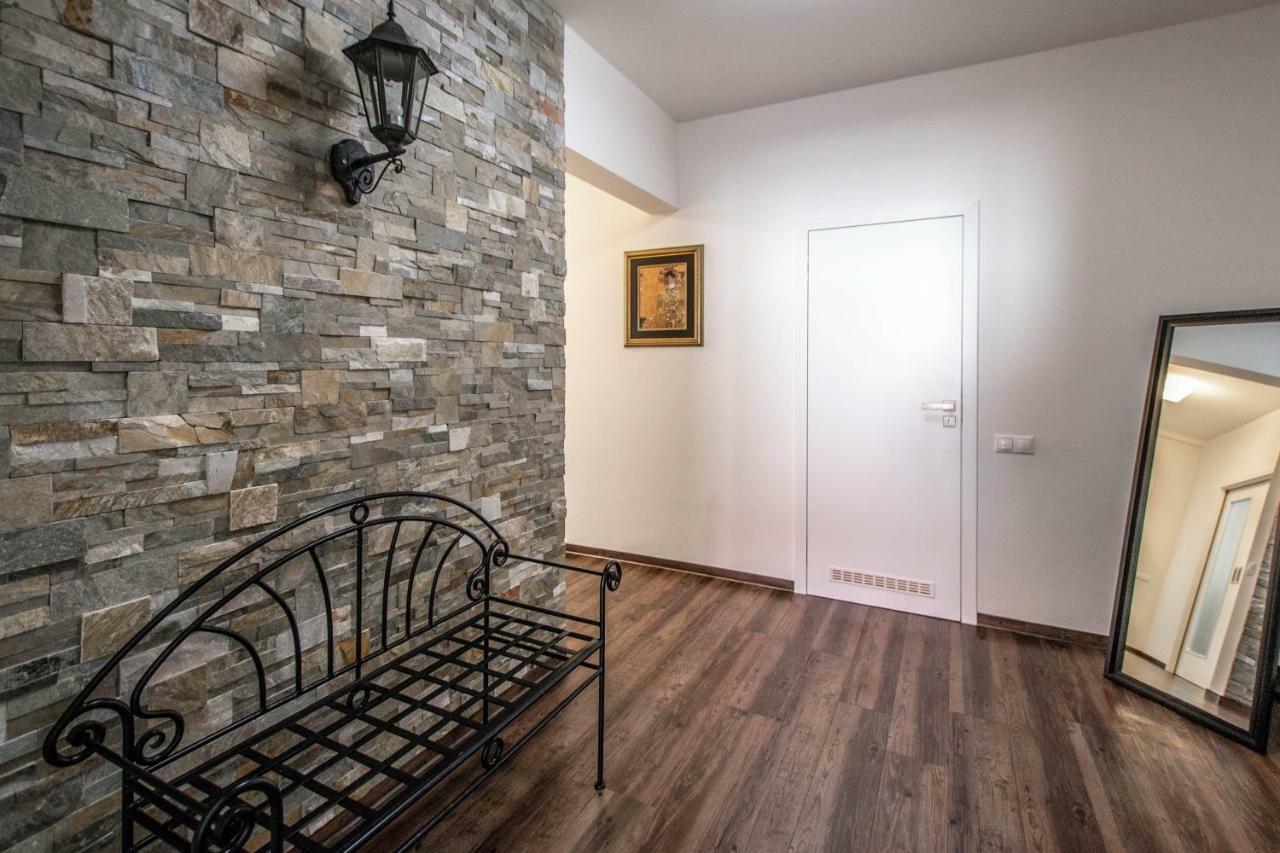 Unique Charles Bridge 2Bdr Apartment. Praha Bagian luar foto
