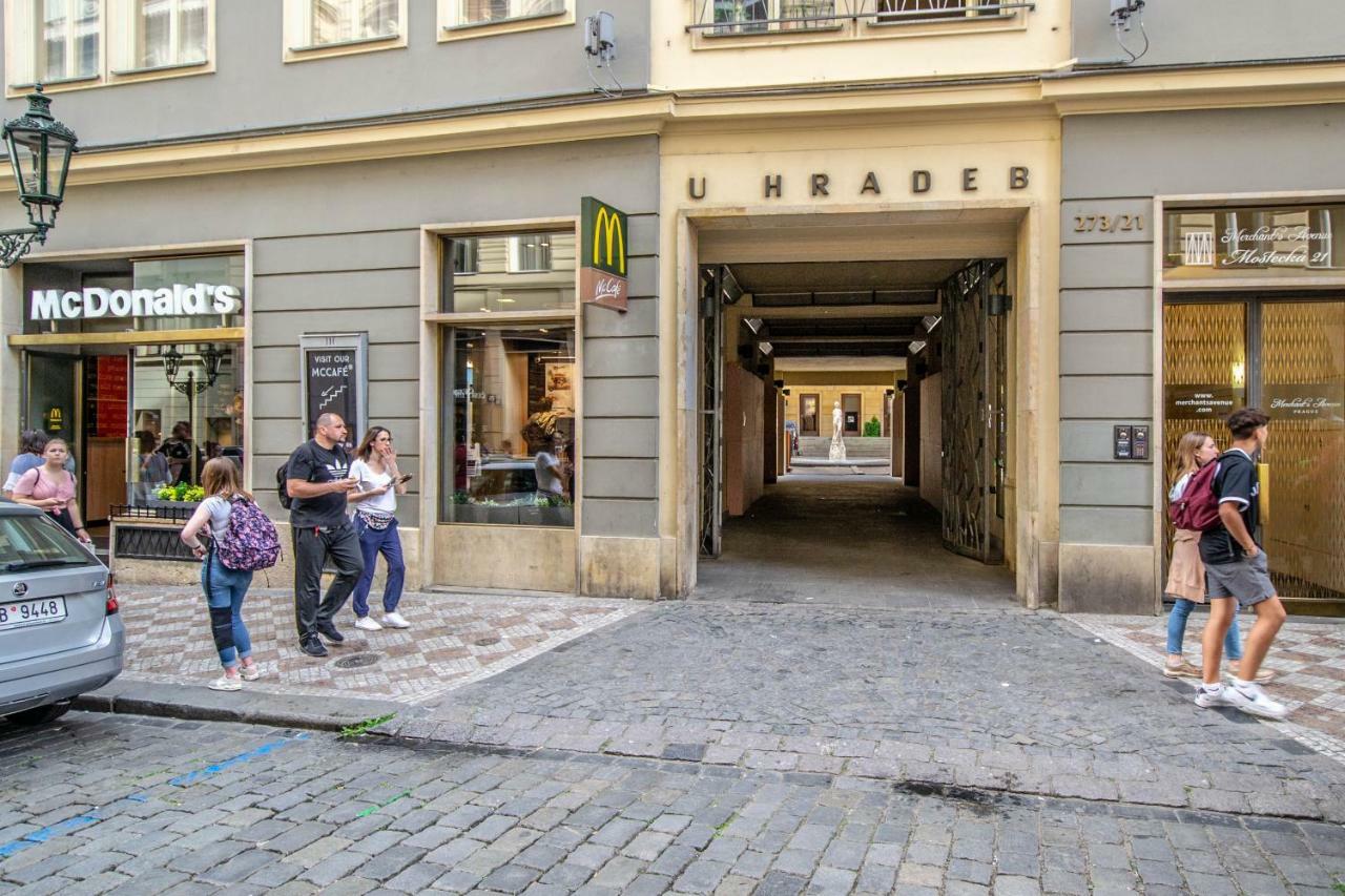 Unique Charles Bridge 2Bdr Apartment. Praha Bagian luar foto