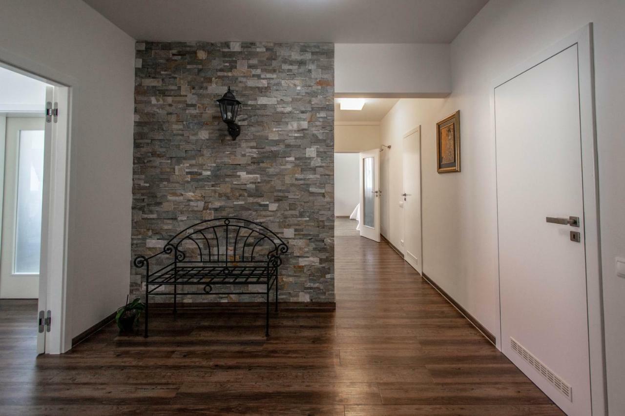 Unique Charles Bridge 2Bdr Apartment. Praha Bagian luar foto