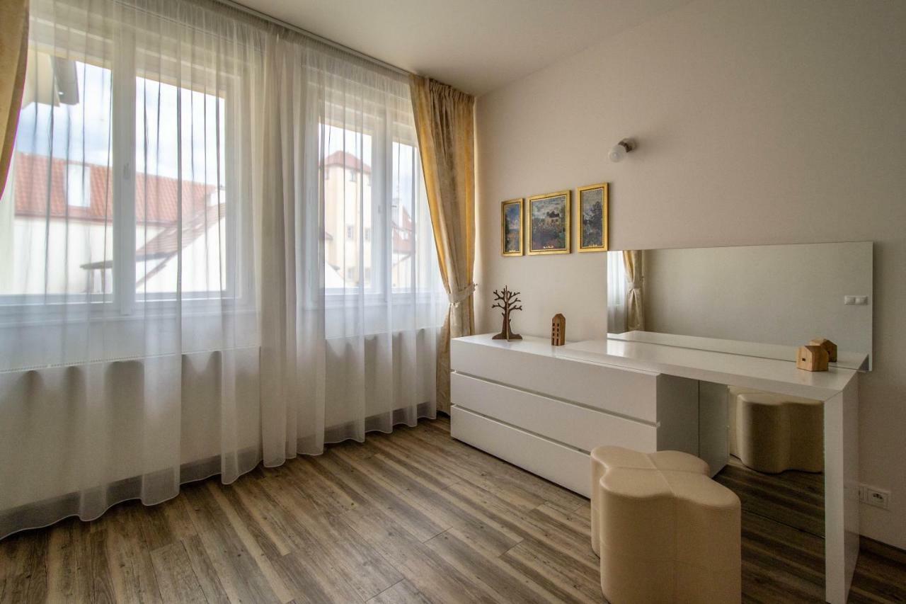 Unique Charles Bridge 2Bdr Apartment. Praha Bagian luar foto