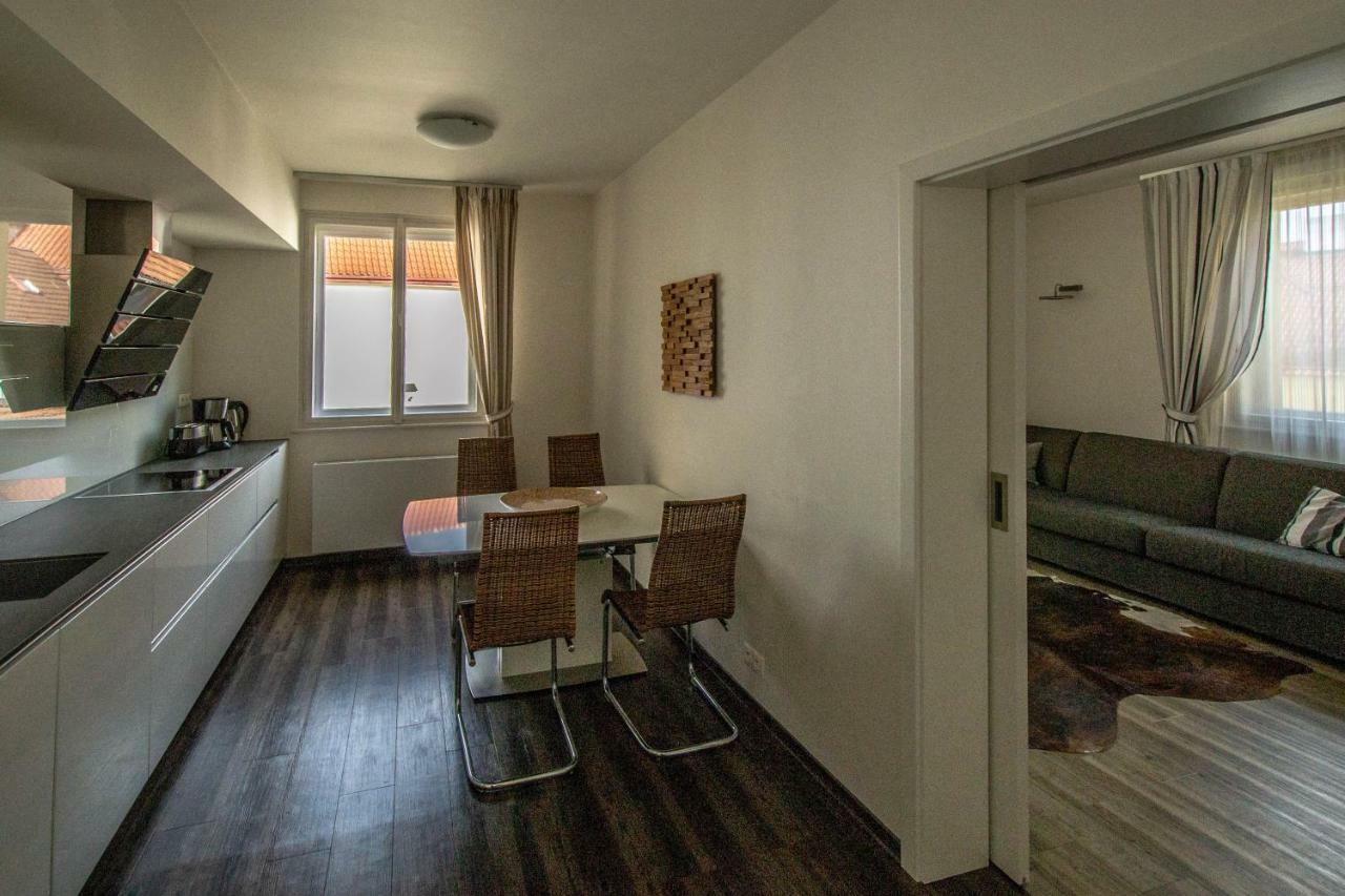 Unique Charles Bridge 2Bdr Apartment. Praha Bagian luar foto